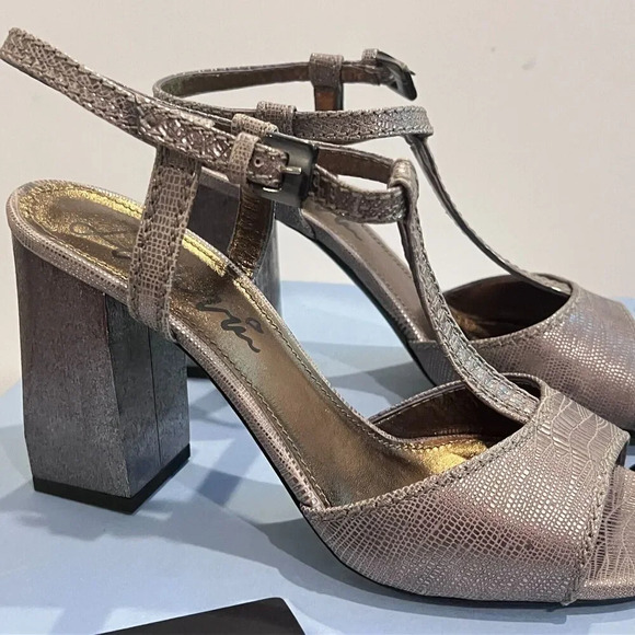 Lanvin Womens Aged Silver Platform Heels 8.5B Chunky T Strap Goatskin Metal - Picture 3 of 12